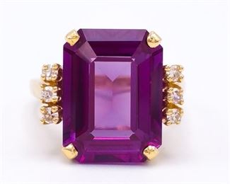 Incredible High Quality Amethyst and Diamond Ring in 14k Yellow Gold