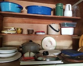 roasting pans and cookware