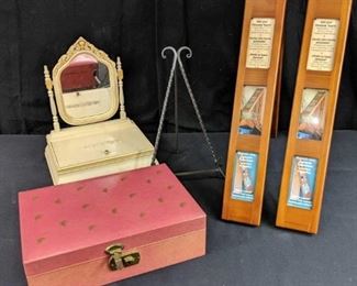 Jewelry boxes and photo accessories