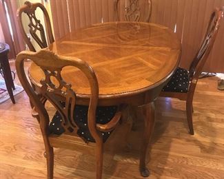 Thomasville Dining table with 4 chairs and 2 extensions -$175