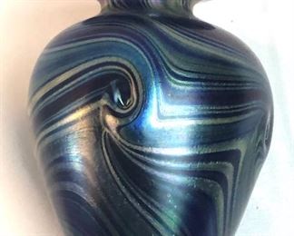 One of 2 vases in a lot