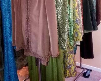 Fantastic assortment of designer clothing from Jeraldines closets!!