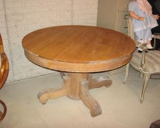 Vintage Round Pedestal Table
