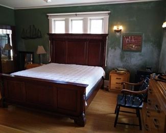 King size bed with recessed lighting