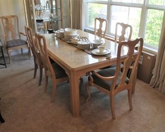 Walter E. Smithe dining table w/ 2 leaves, pads and 6 chairs