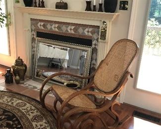 Bentwood rocker and round 8' rug