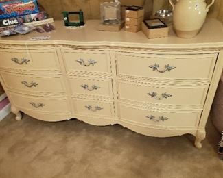 Nice Princess Dresser