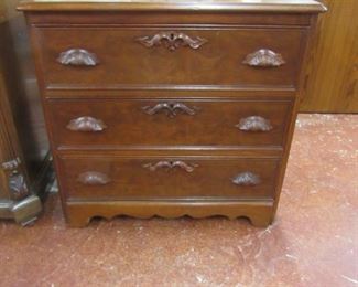Victorian chest of drawers