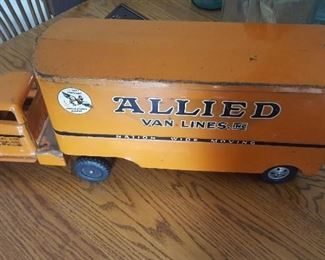 Very nice condition Allied Van Lines semi - toy truck in orange