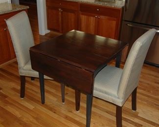 Kitchen table and 2 chairs