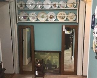 Lots of mirrors and old plates!