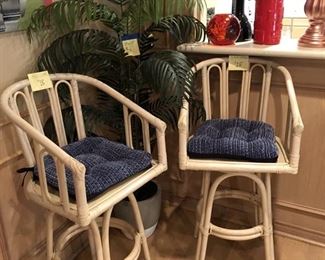 Swivel bamboo barstools. Very comfortable!