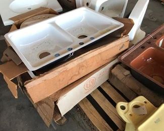 Large and tip top shape enamel sinks for all your projects. A second home or the boat house could use one for sure