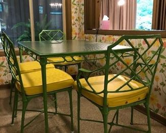 Brown Jordan B.fast Table 6 Chairs