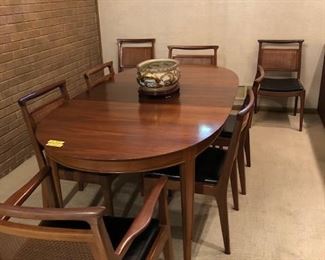 Mt. Airy John Stuart "Janus" Collection Dining Room Table w/2 Leaves + 8 Chairs; 