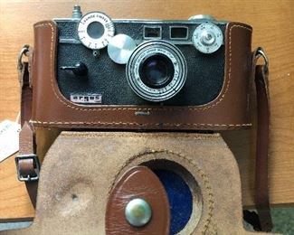 Argus 35mm camera in leather case and excellent condition