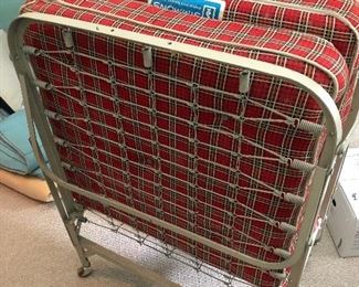Vintage Plaid Simmons Rollaway bed - great for extra guests, at you cabin, lake house or mountain cabin!
