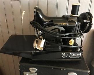 Portable Singer featherweight sewing machine/works