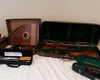 Antique Violins and Zither
Vintage  instruments