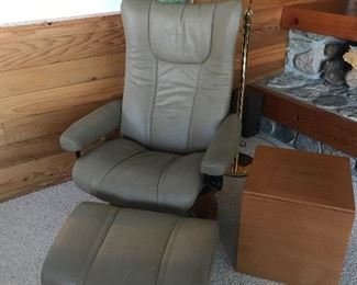 Stressless chair and teak nesting tables