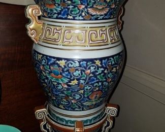Large Chinese porcelain urn on porcelain stand