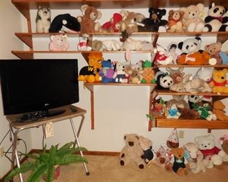 32" LG tv; stuffed animals