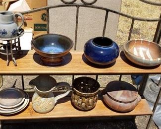POTTERY. DISPLAY SHELF UNIT.