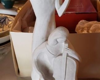 MUSICIAN STATUE