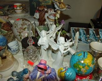 Small collectibles and porcelains
