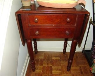 Mahogany drop leaf table with 2 drawers