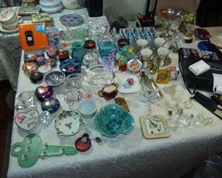 Small items of glassware and porcelain