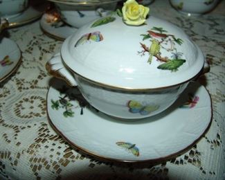Set of 10 Herend Cream Soups with lids and under plates, Rothschild bird pattern