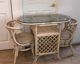 What a darling table for two.