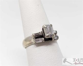 821: 	
14k White Gold Ring with Center Diamond and Accent Diamonds, 4.8g
Weighs Approx. 4.8g, approx. .25ct, Size 7 
OS19-017630.65