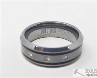 1012: 	
3 Diamond Tungsten Carbide Male Ring
3 Diamond Tungsten Carbide Male Ring weighs approx 15g sizes approx 11
OS19-017630.47