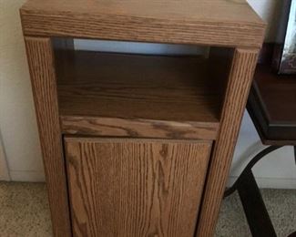Accent Table w/cabinet