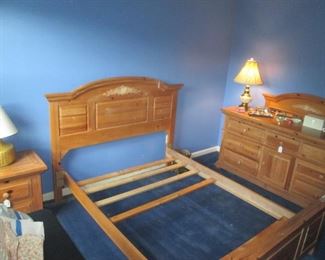Broyhill Full/Queen Pine Bedroom Set