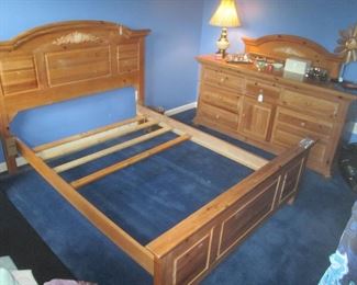 Broyhill Full/Queen Pine Bedroom Set
