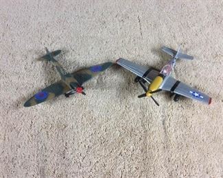 0026  Maisto Diecast P51 Mustang and Supermarine Spitfire.