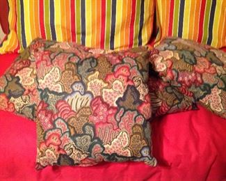 Set of four decorative pillows