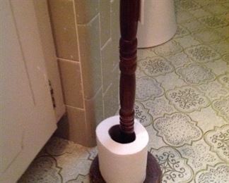 Toilet tissue holder