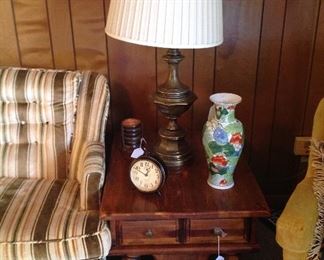 Wooden side table, brass table lamp, vase, set of coasters and base, clock