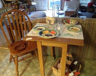 Neat small drop leaf table. It's a rolling table, perfect for small spaces!