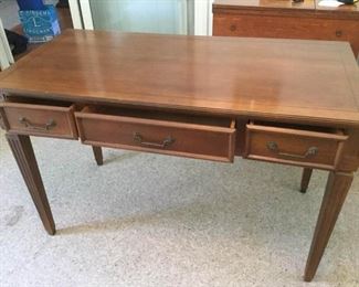 Wood Side Table https://ctbids.com/#!/description/share/191791