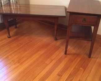 Harden Coffee and End Table https://ctbids.com/#!/description/share/191869