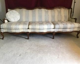 Stylish Sofa    https://ctbids.com/#!/description/share/191801