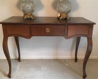Sofa Table & Lamps  https://ctbids.com/#!/description/share/191824