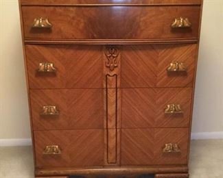 Vintage Dresser https://ctbids.com/#!/description/share/191822