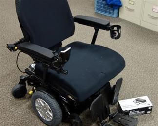 Quantum Q6 Edge HD Motorized Power Chair, Extra Wide, Seat Covers, New In Box Charger, Mounted Controller, Interactive Assist, Reclines, Manual