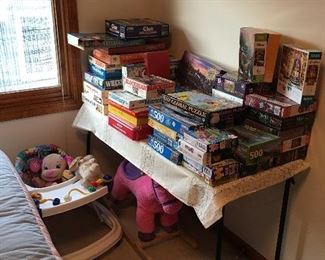 Lots of vintage & newer games / puzzles etc. 